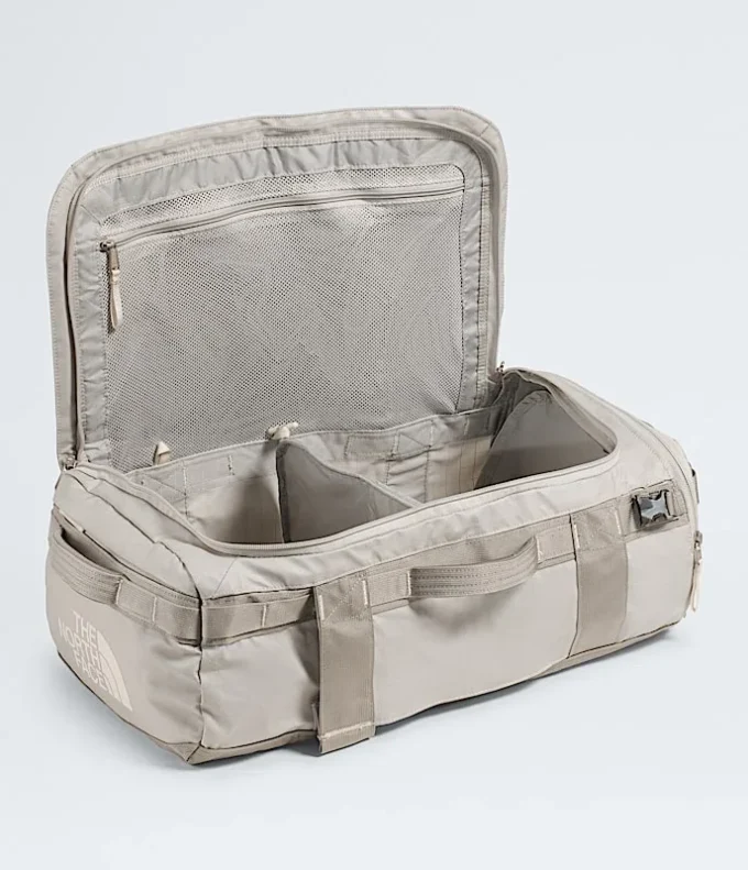 Base Camp Voyager Duffel – 32 l Base Camp Voyager Duffel – 32 l