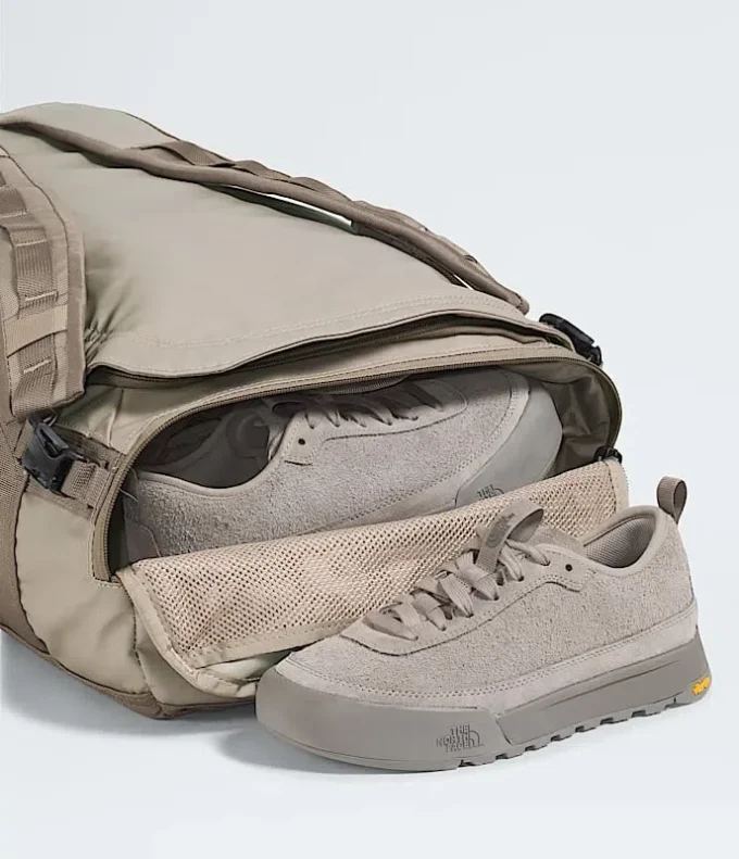 Base Camp Voyager Duffel – 32 l Base Camp Voyager Duffel – 32 l