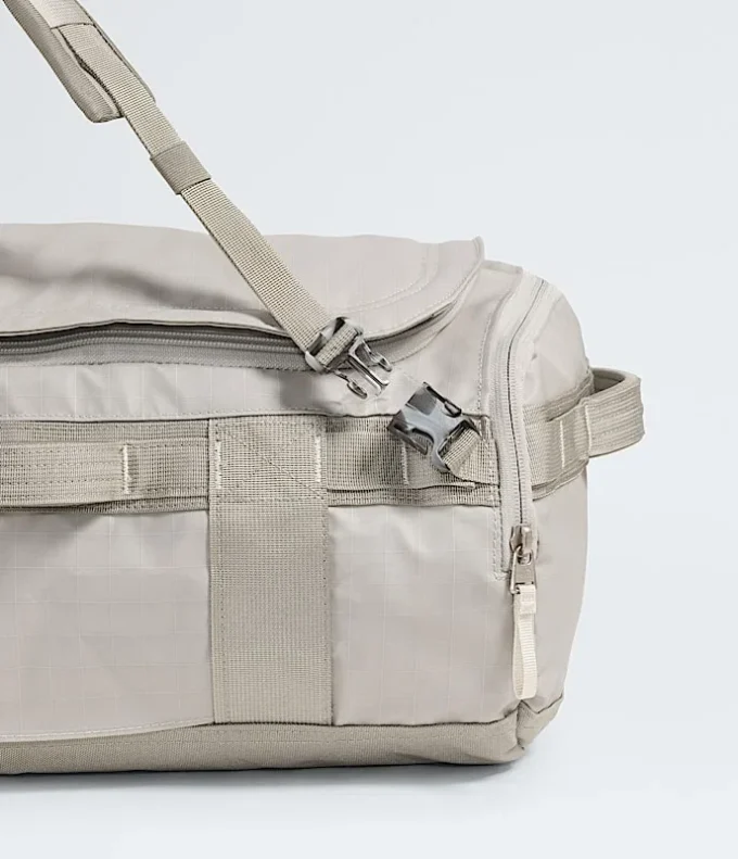 Base Camp Voyager Duffel – 32 l Base Camp Voyager Duffel – 32 l