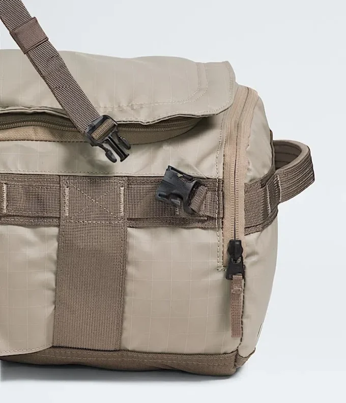 Base Camp Voyager Duffel – 32 l Base Camp Voyager Duffel – 32 l