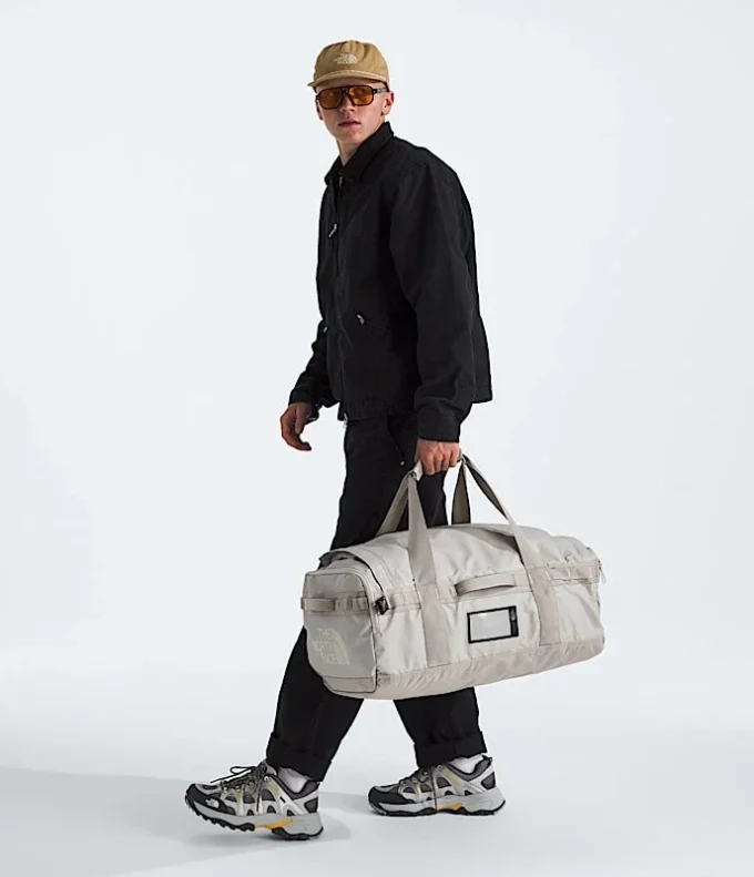 Base Camp Voyager Duffel – 62 l Base Camp Voyager Duffel – 62 l
