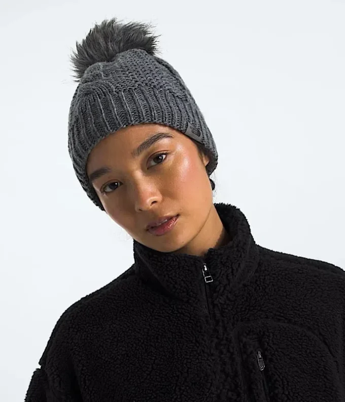 Damen-Beanie mit Oh Mega-Pelzbommel
