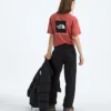 Evolution Box NSE Relaxed Short-Sleeve Tee für Damen Evolution Box NSE Relaxed Short-Sleeve Tee für Damen