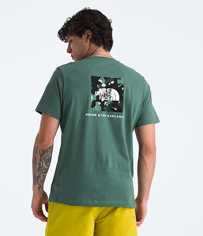 Herren-Kurzarm-T-Shirt Core TNF™ Flower Box NSE Herren-Kurzarm-T-Shirt Core TNF™ Flower Box NSE