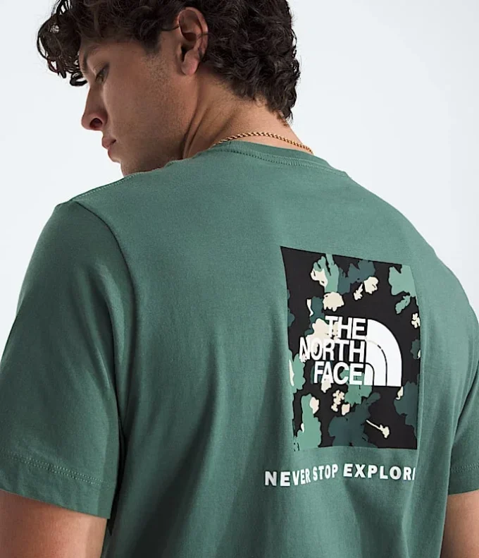 Herren-Kurzarm-T-Shirt Core TNF™ Flower Box NSE Herren-Kurzarm-T-Shirt Core TNF™ Flower Box NSE
