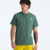 Herren-Kurzarm-T-Shirt Core TNF™ Flower Box NSE Herren-Kurzarm-T-Shirt Core TNF™ Flower Box NSE