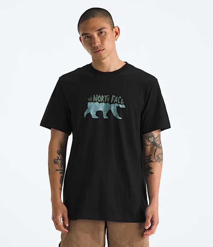 Herren-T-Shirt Evolution TNF™ Bear mit kurzen Ärmeln – Grafik Herren-T-Shirt Evolution TNF™ Bear mit kurzen Ärmeln – Grafik