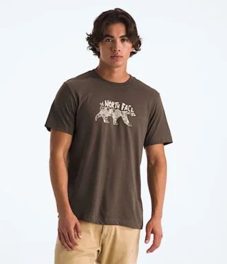 Herren-T-Shirt Evolution TNF™ Bear mit kurzen Ärmeln – Grafik Herren-T-Shirt Evolution TNF™ Bear mit kurzen Ärmeln – Grafik