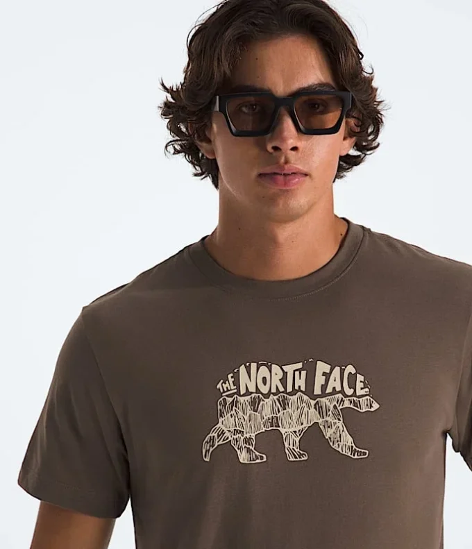 Herren-T-Shirt Evolution TNF™ Bear mit kurzen Ärmeln – Grafik Herren-T-Shirt Evolution TNF™ Bear mit kurzen Ärmeln – Grafik