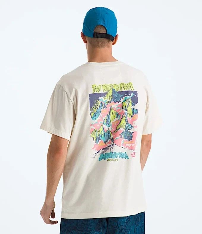 Herren-T-Shirt mit kurzen Ärmeln aus der TNF™ Essential Expedition-Serie – Grafik Herren-T-Shirt mit kurzen Ärmeln aus der TNF™ Essential Expedition-Serie – Grafik