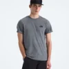 Herren-T-Shirt mit kurzen Ärmeln und einfachem Dome-Ausschnitt Herren-T-Shirt mit kurzen Ärmeln und einfachem Dome-Ausschnitt