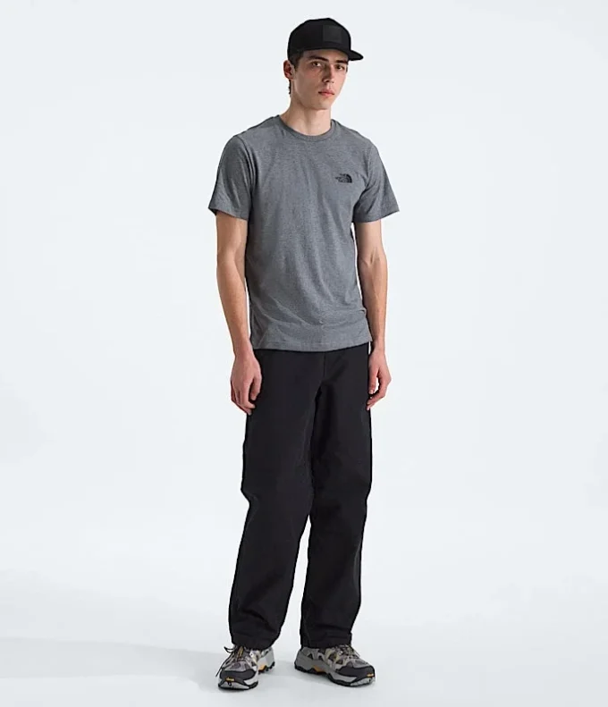Herren-T-Shirt mit kurzen Ärmeln und einfachem Dome-Ausschnitt Herren-T-Shirt mit kurzen Ärmeln und einfachem Dome-Ausschnitt