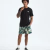 Herren-T-Shirt mit kurzen Ärmeln und einfachem Dome-Ausschnitt Herren-T-Shirt mit kurzen Ärmeln und einfachem Dome-Ausschnitt