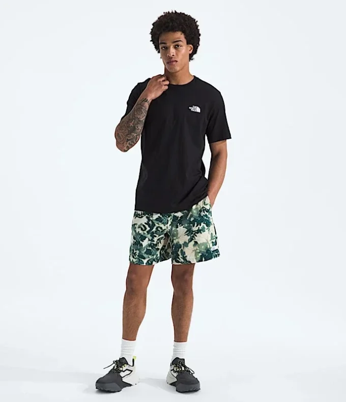Herren-T-Shirt mit kurzen Ärmeln und einfachem Dome-Ausschnitt Herren-T-Shirt mit kurzen Ärmeln und einfachem Dome-Ausschnitt