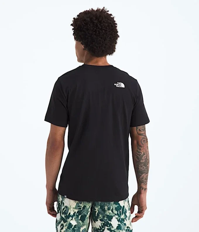 Herren-T-Shirt mit kurzen Ärmeln und einfachem Dome-Ausschnitt Herren-T-Shirt mit kurzen Ärmeln und einfachem Dome-Ausschnitt