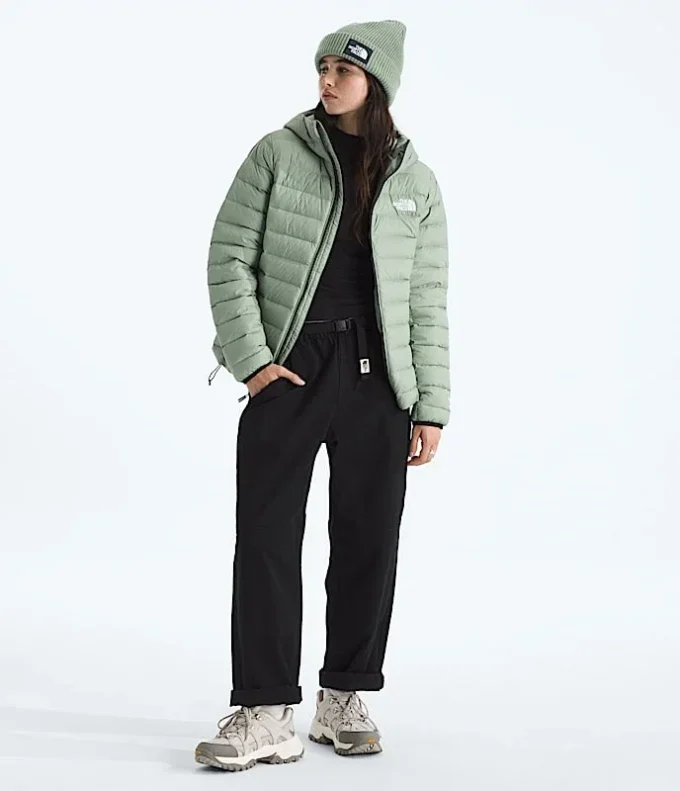 Klassische Daunenjacke mit Kapuze für Damen Klassische Daunenjacke mit Kapuze für Damen