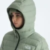 Klassische Daunenjacke mit Kapuze für Damen Klassische Daunenjacke mit Kapuze für Damen
