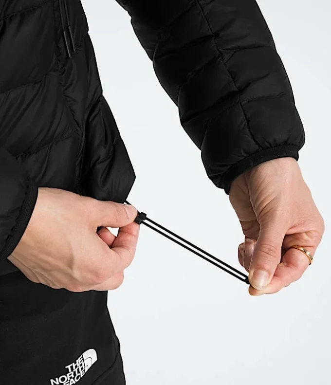 Klassische Daunenjacke mit Kapuze für Damen Klassische Daunenjacke mit Kapuze für Damen