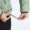 Klassische Daunenjacke mit Kapuze für Damen Klassische Daunenjacke mit Kapuze für Damen