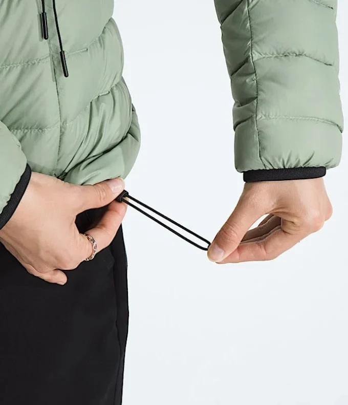 Klassische Daunenjacke mit Kapuze für Damen Klassische Daunenjacke mit Kapuze für Damen