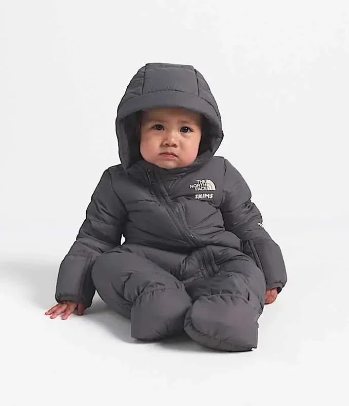 The North Face X SKIMS Baby 1996 Nuptse Einteiler The North Face X SKIMS Baby 1996 Nuptse Einteiler