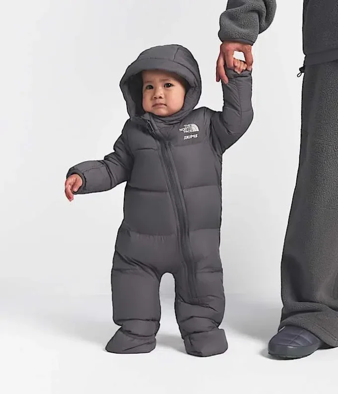 The North Face X SKIMS Baby 1996 Nuptse Einteiler The North Face X SKIMS Baby 1996 Nuptse Einteiler