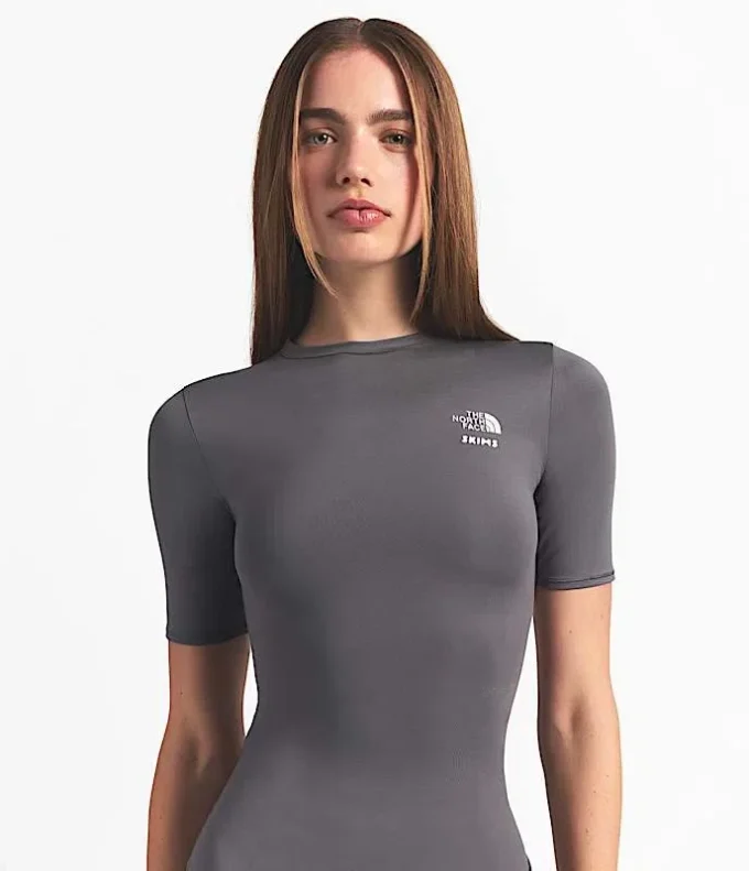 The North Face X SKIMS Damen-Kurzarm-Oberteil Refina The North Face X SKIMS Damen-Kurzarm-Oberteil Refina