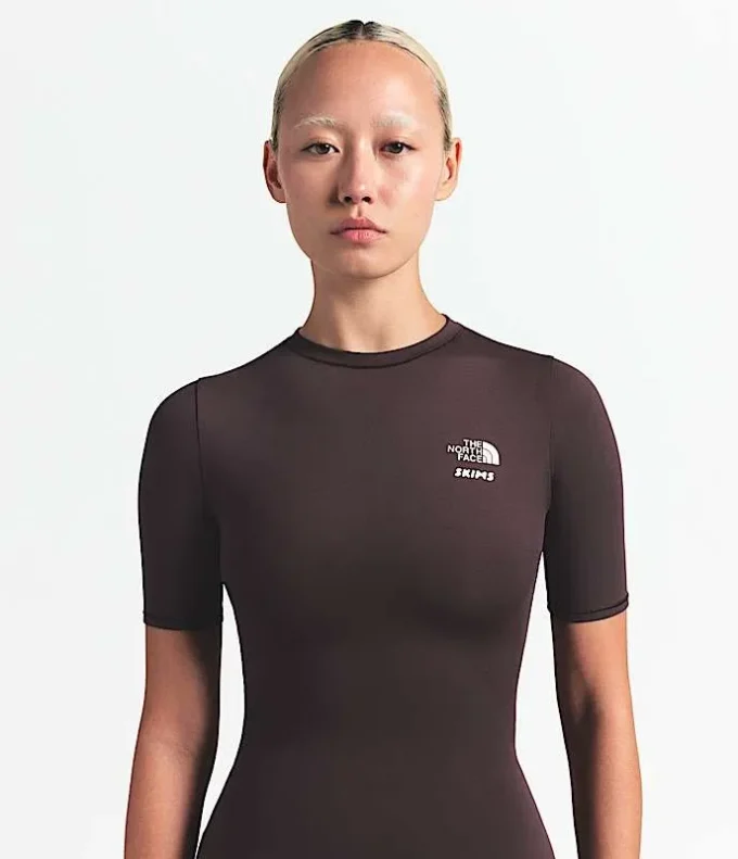 The North Face X SKIMS Damen-Kurzarm-Oberteil Refina The North Face X SKIMS Damen-Kurzarm-Oberteil Refina
