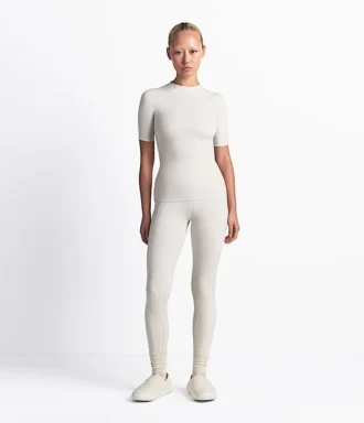 The North Face X SKIMS Damen-Kurzarm-Oberteil Refina