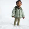 Wendbare Shasta-Kapuzenjacke mit durchgehendem Reißverschluss für Baby-Jungen Wendbare Shasta-Kapuzenjacke mit durchgehendem Reißverschluss für Baby-Jungen